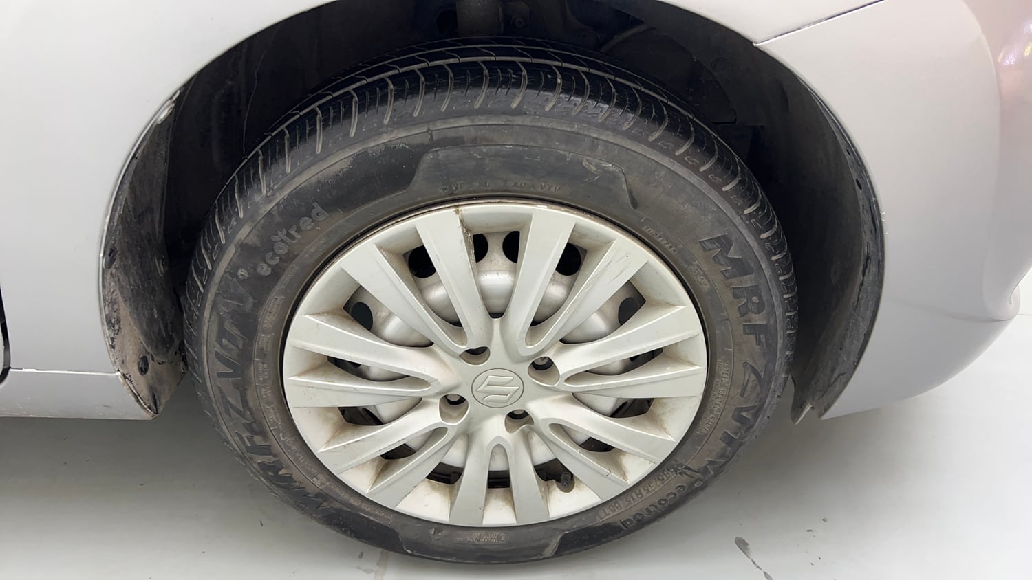 Used 2021 Maruti Suzuki Baleno Sigma Petrol Manual tyres RIGHT FRONT TYRE RIM VIEW