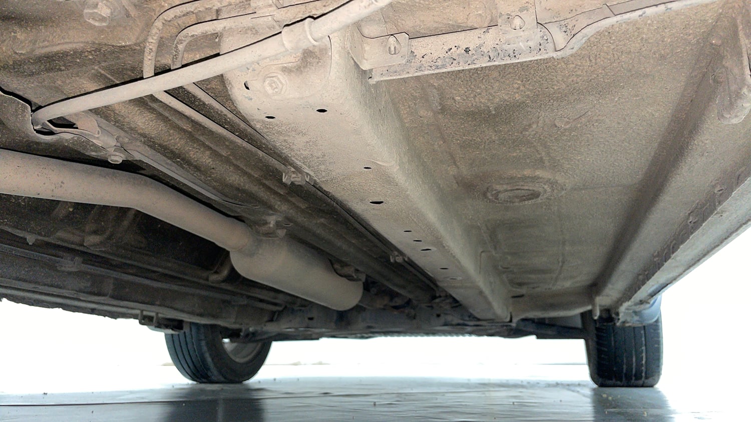 Used 2017 Maruti Suzuki Ciaz Alpha 1.4 MT Petrol Manual extra REAR RIGHT UNDERBODY VIEW
