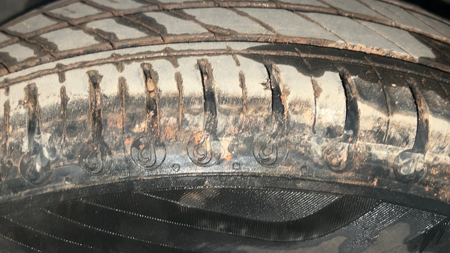 Used 2025 Tata Tiago XM Petrol Manual tyres RIGHT FRONT TYRE TREAD VIEW