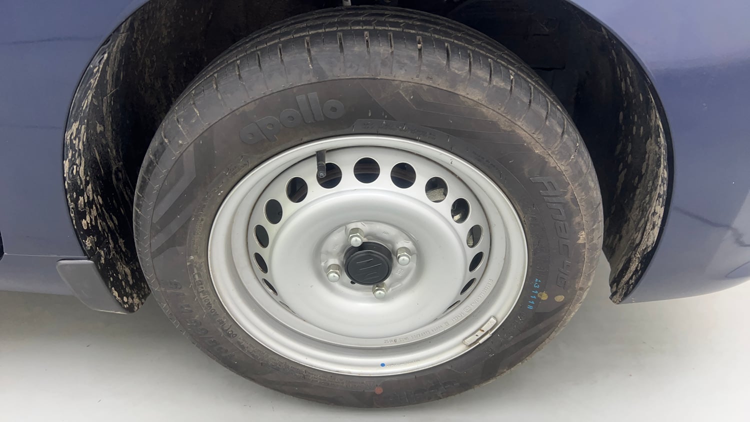 Used 2025 Maruti Suzuki Baleno Sigma MT Petrol Manual tyres RIGHT FRONT TYRE RIM VIEW
