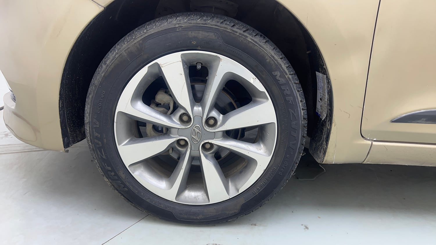 Used 2015 Hyundai Elite i20 Asta 1.2 Petrol Manual tyres LEFT FRONT TYRE RIM VIEW