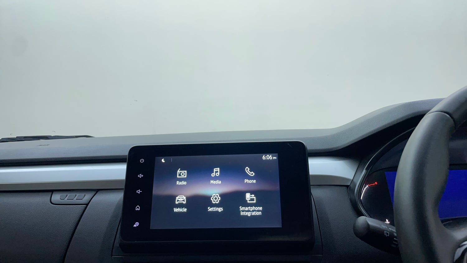Used 2024 Renault Kiger RXZ MT Petrol Manual top_features Touch screen infotainment system