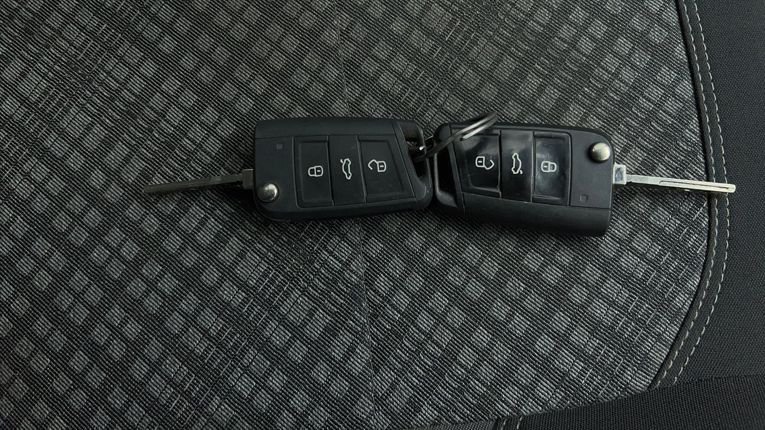 Used 2022 Volkswagen Taigun Highline 1.0 TSI AT Petrol Automatic extra CAR KEY VIEW