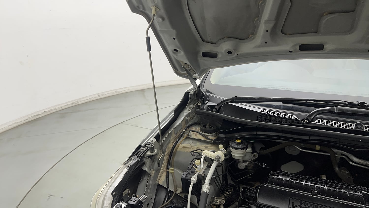 Used 2019 Honda Amaze 1.2 S CVT Petrol Petrol Automatic engine ENGINE RIGHT SIDE HINGE & APRON VIEW