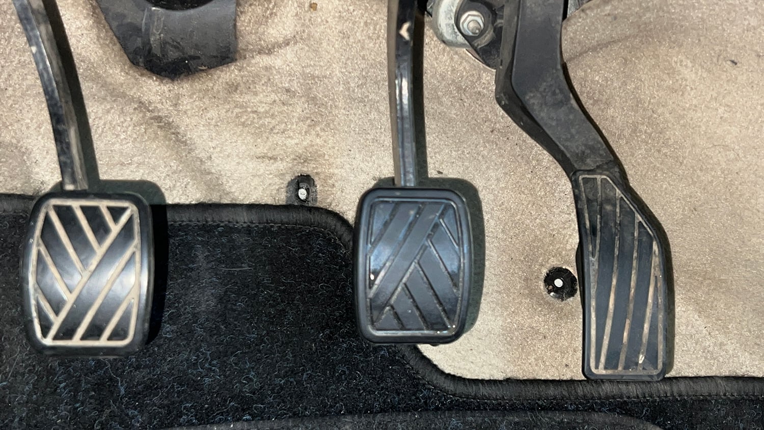 Used 2013 Maruti Suzuki Ertiga Vxi Petrol Manual interior PEDALS VIEW
