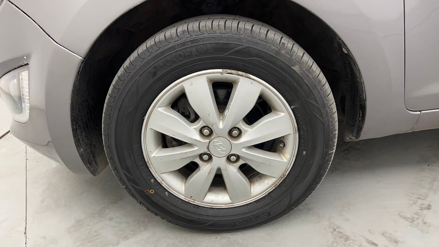 Used 2013 Hyundai i20 Sportz 1.2 Petrol Manual tyres LEFT FRONT TYRE RIM VIEW