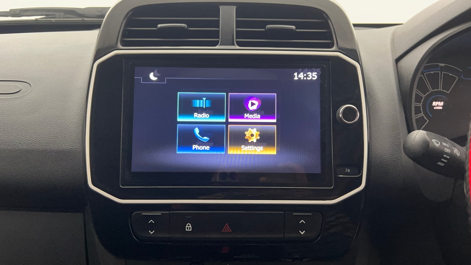 Used 2024 Renault Kwid CLIMBER 1.0 MT Petrol Manual top_features Touch screen infotainment system