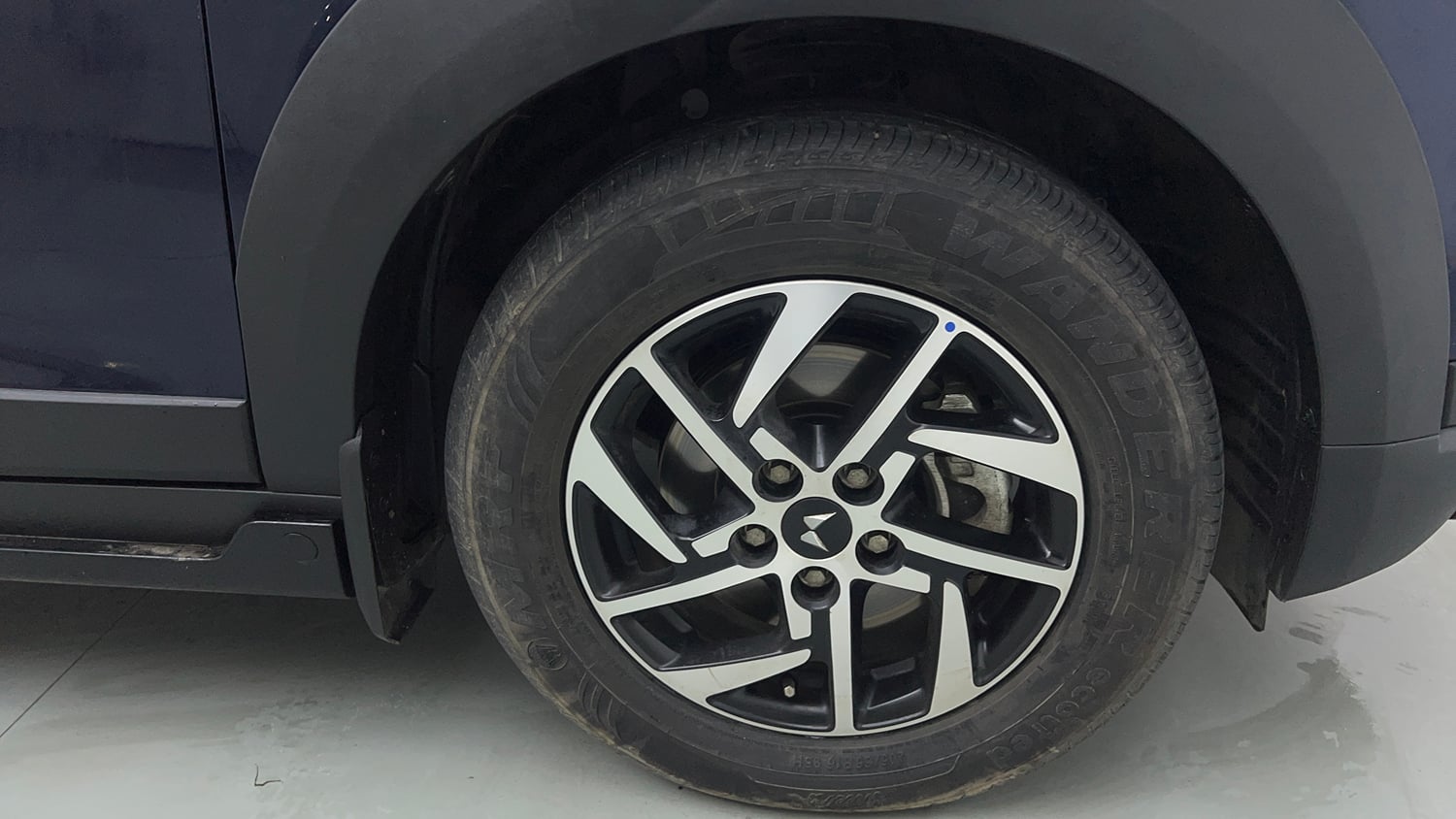 Used 2025 Mahindra XUV 3XO AX5 1.2 Petrol Petrol Manual tyres RIGHT FRONT TYRE RIM VIEW