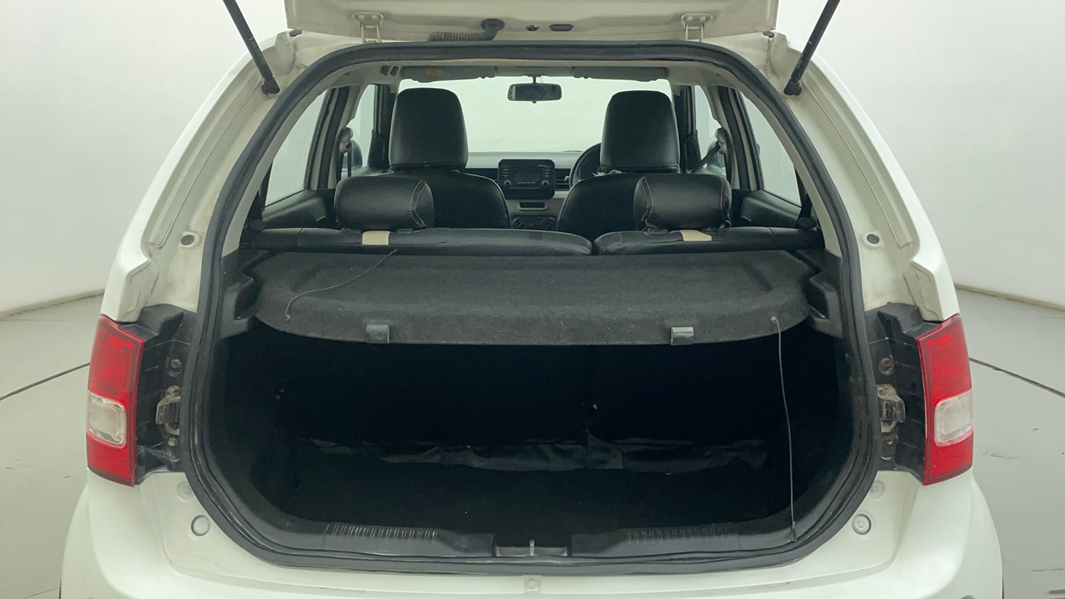 Used 2018 Maruti Suzuki Ignis Delta 1.2 MT Petrol Manual interior DICKY INSIDE VIEW
