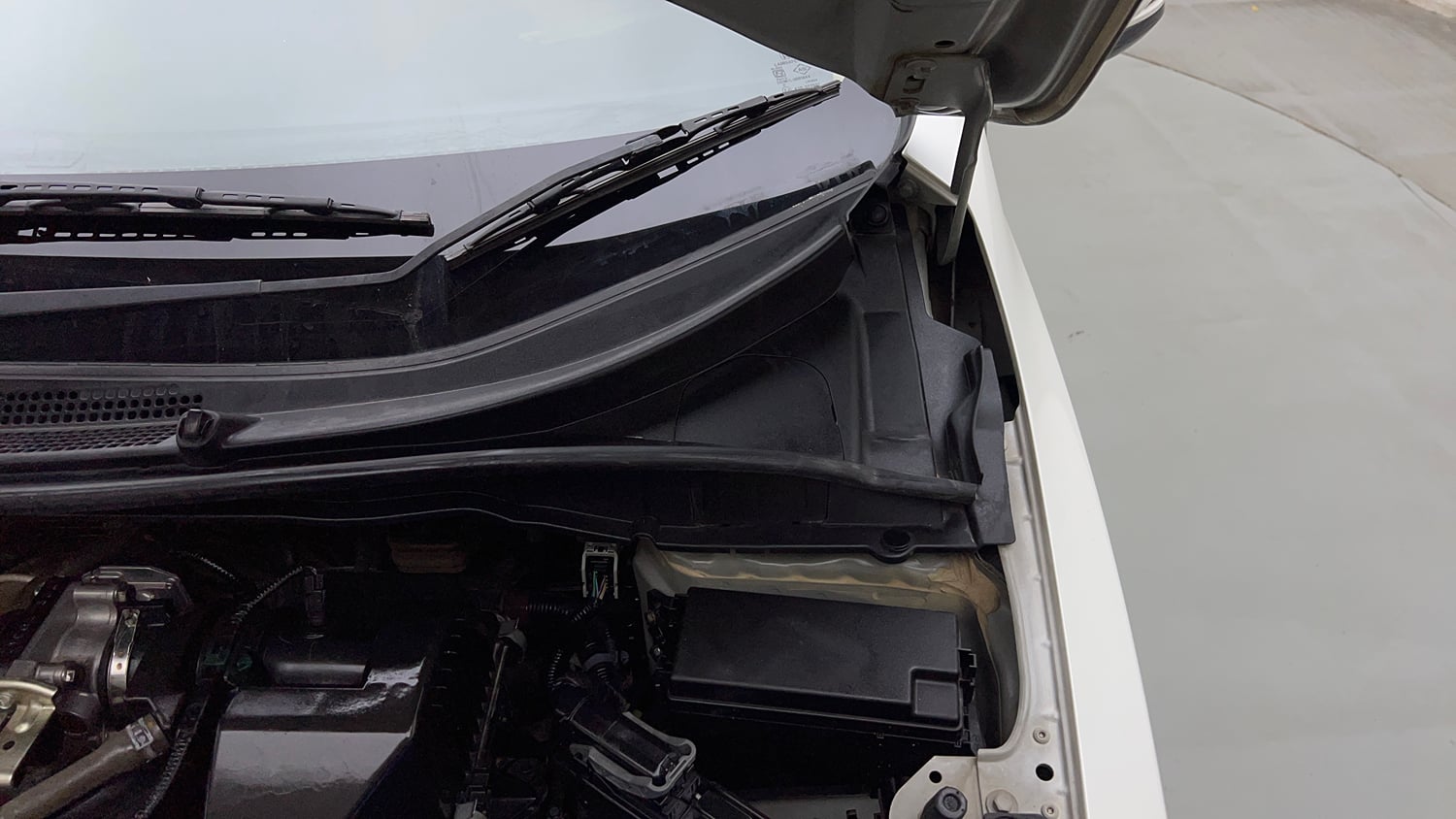 Used 2022 Honda City 4th Generation V Petrol Petrol Manual engine ENGINE LEFT SIDE HINGE & APRON VIEW