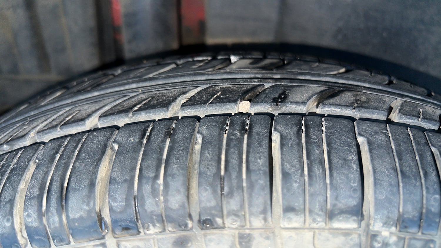 Used 2012 Maruti Suzuki Swift VXi Petrol Manual tyres RIGHT REAR TYRE TREAD VIEW