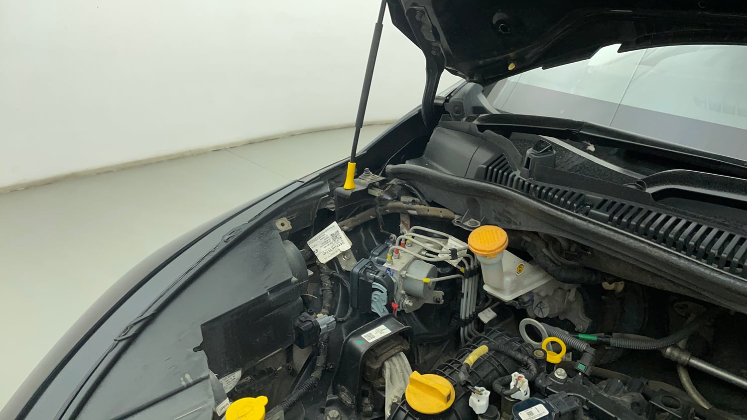 Used 2022 Tata Altroz XZ Plus Petrol Dark Edition Petrol Manual engine ENGINE RIGHT SIDE HINGE & APRON VIEW