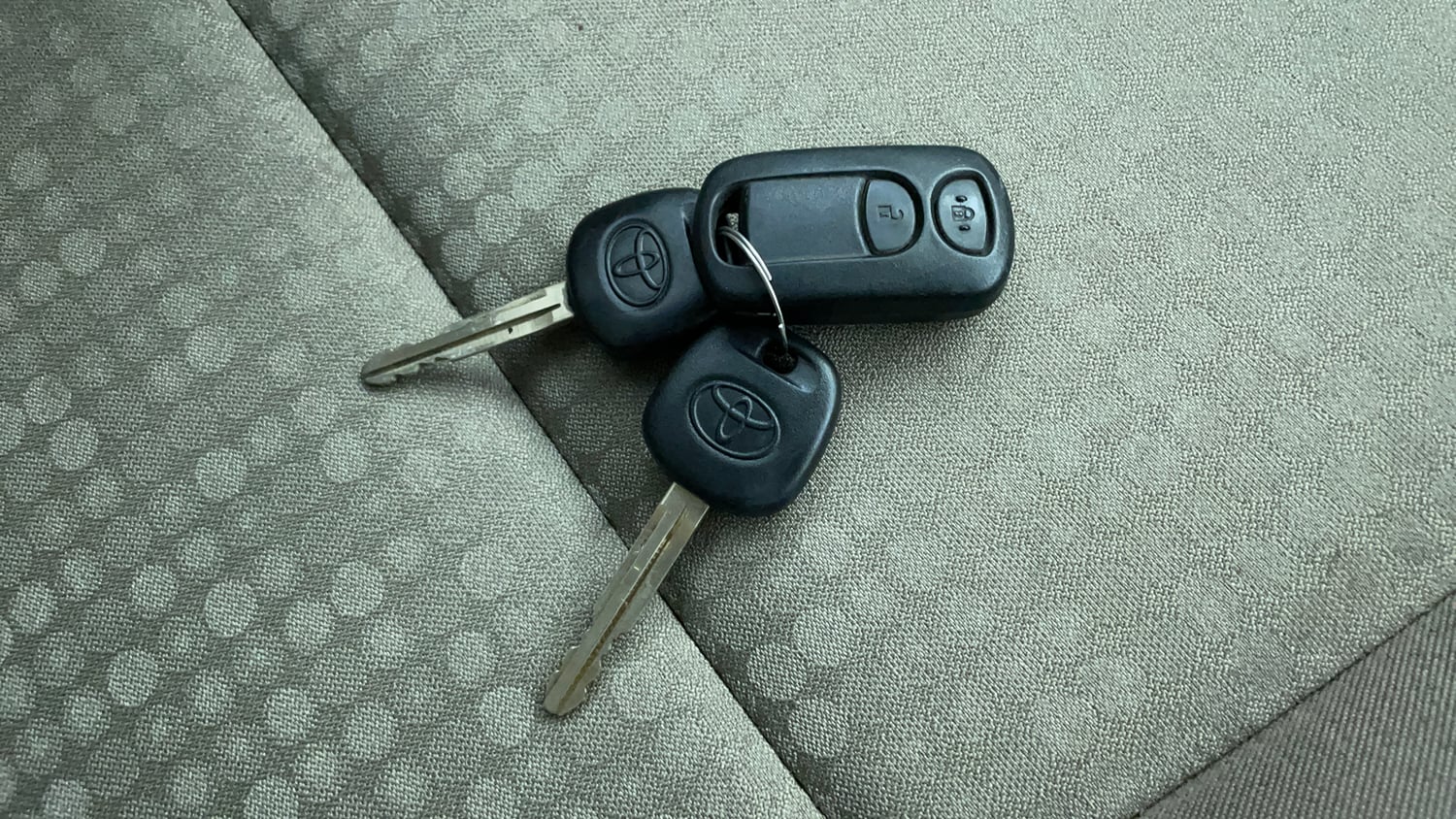 Used 2013 Toyota Etios V Petrol Manual extra CAR KEY VIEW