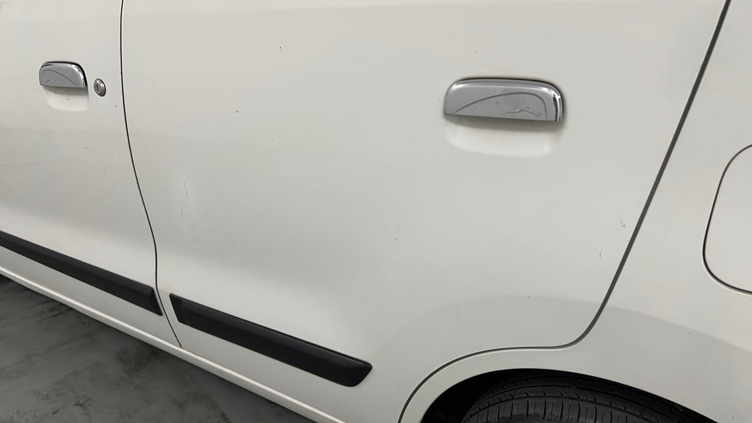 Used 2016 Maruti Suzuki Wagon R 1.0 VXI AMT Petrol Automatic dents MINOR SCRATCH