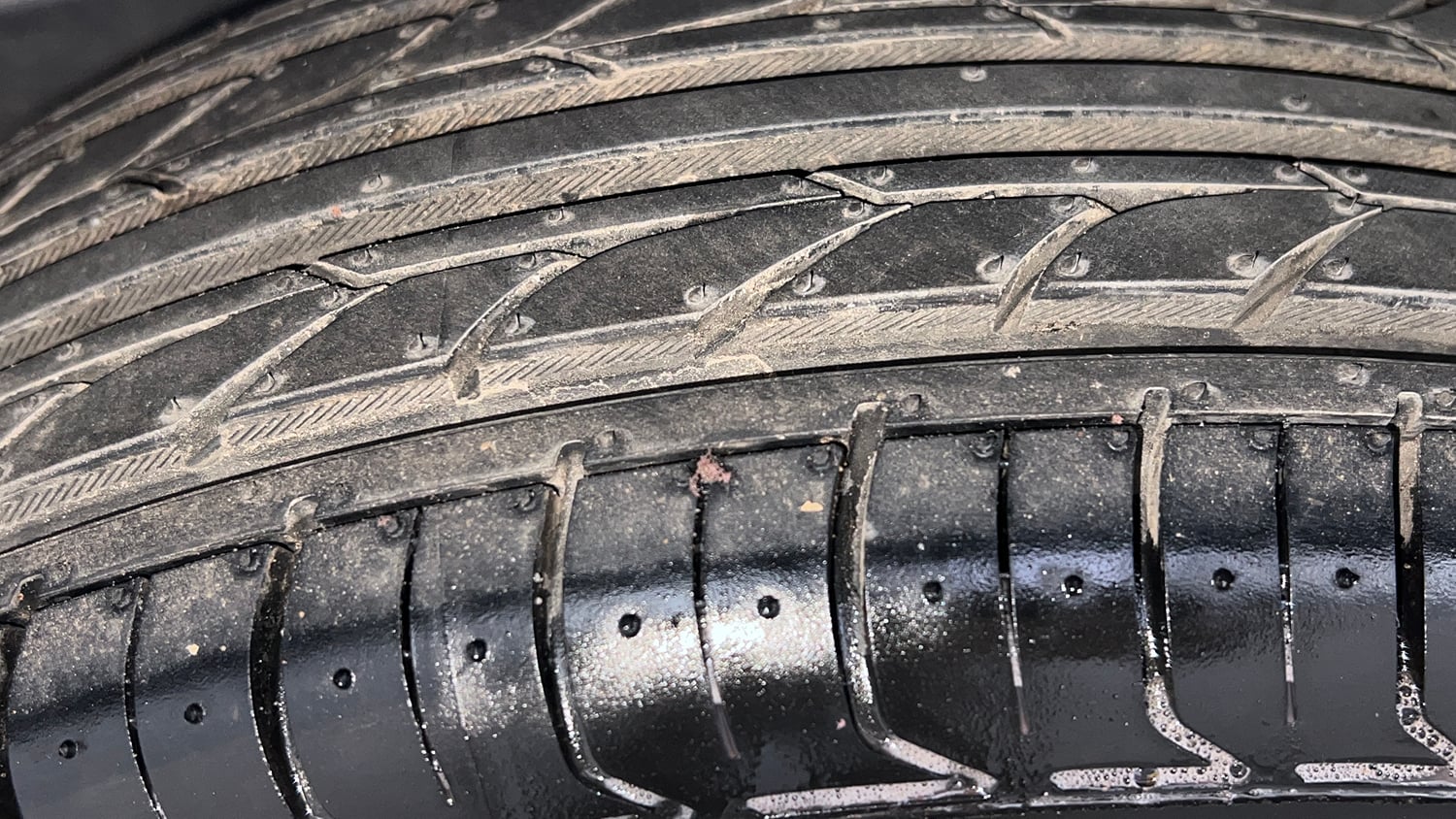 Used 2013 Honda Brio E MT Petrol Manual tyres LEFT FRONT TYRE TREAD VIEW