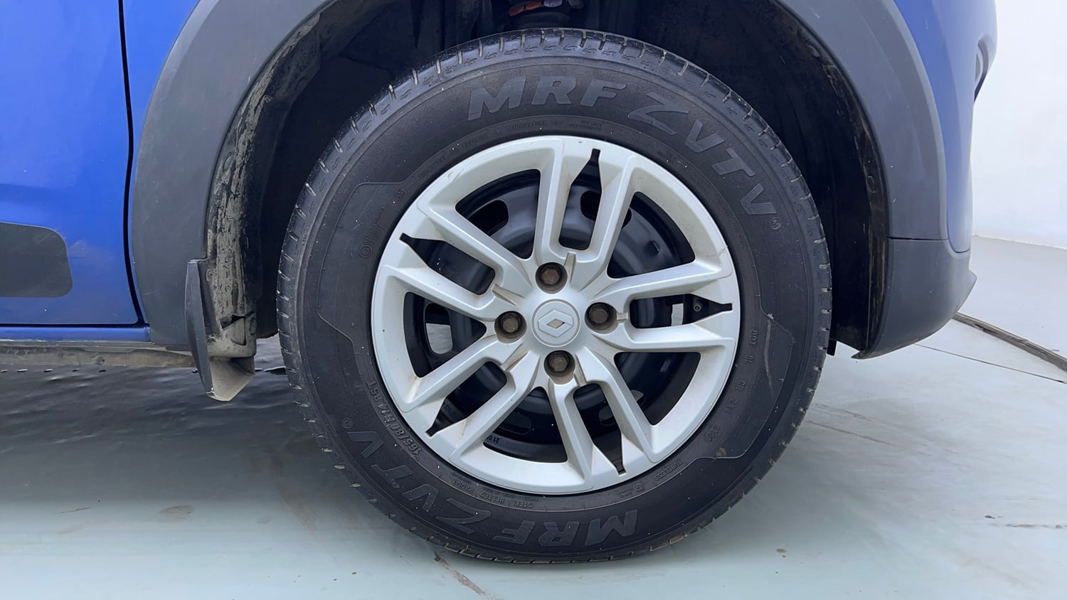 Used 2021 Renault Triber RXT Petrol Manual tyres RIGHT FRONT TYRE RIM VIEW