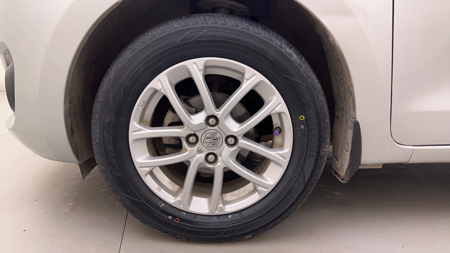 Used 2019 Maruti Suzuki Swift ZXi AMT Petrol Automatic tyres LEFT FRONT TYRE RIM VIEW