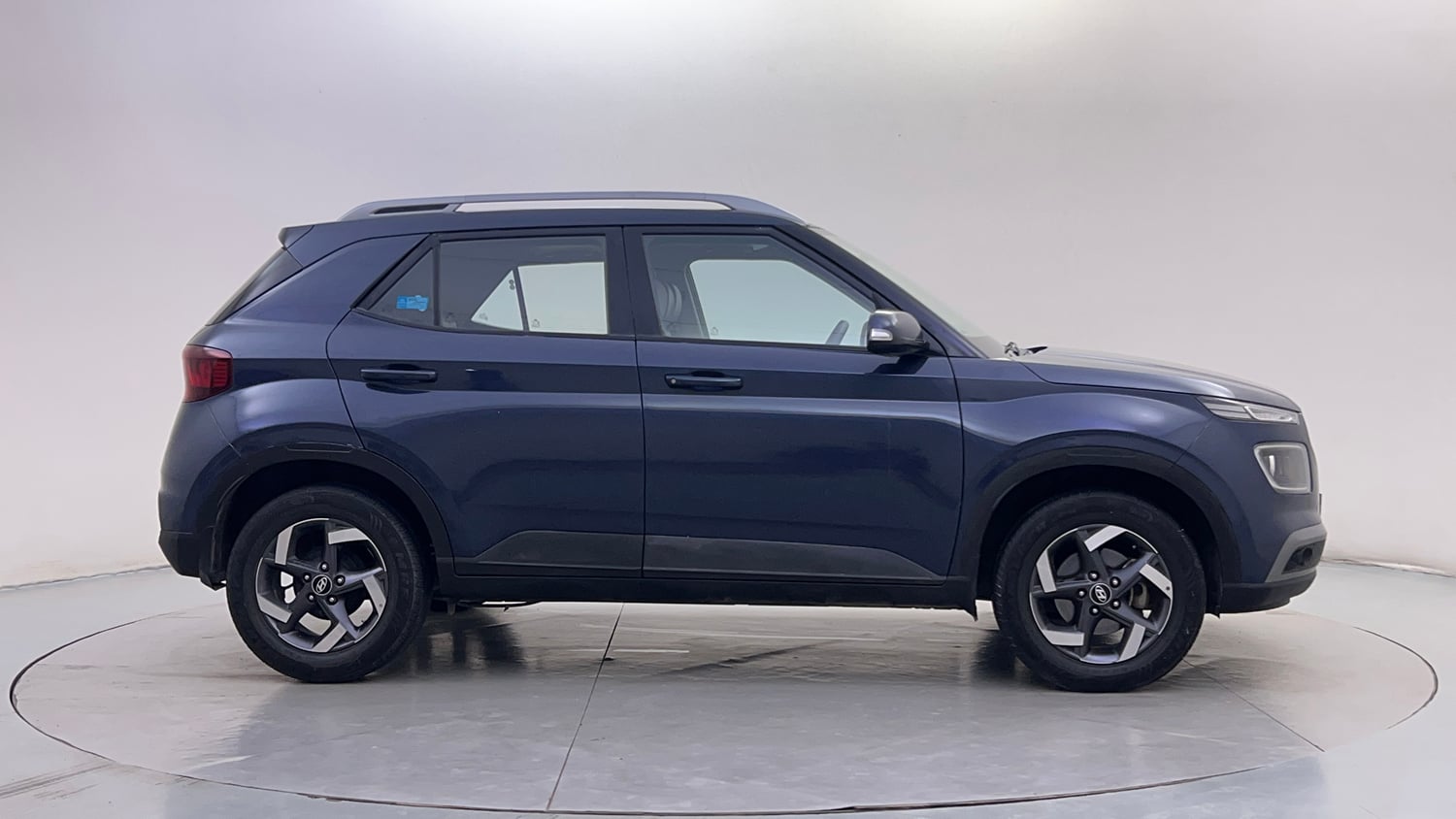 Used 2022 Hyundai Venue SX 1.5 CRDi Diesel Manual exterior RIGHT SIDE VIEW