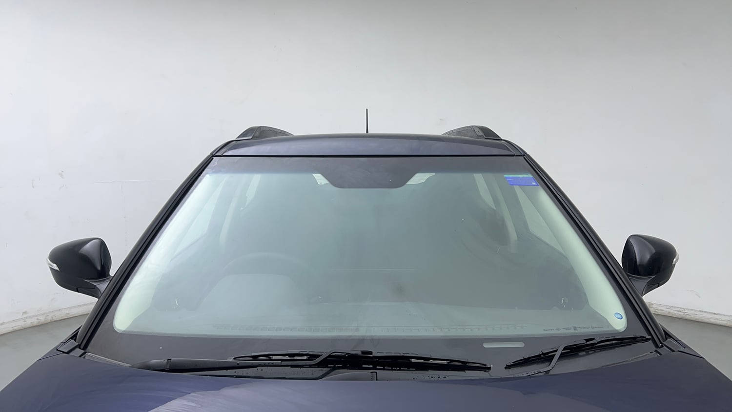Used 2025 Mahindra XUV 3XO AX5 1.2 Petrol Petrol Manual exterior FRONT WINDSHIELD VIEW