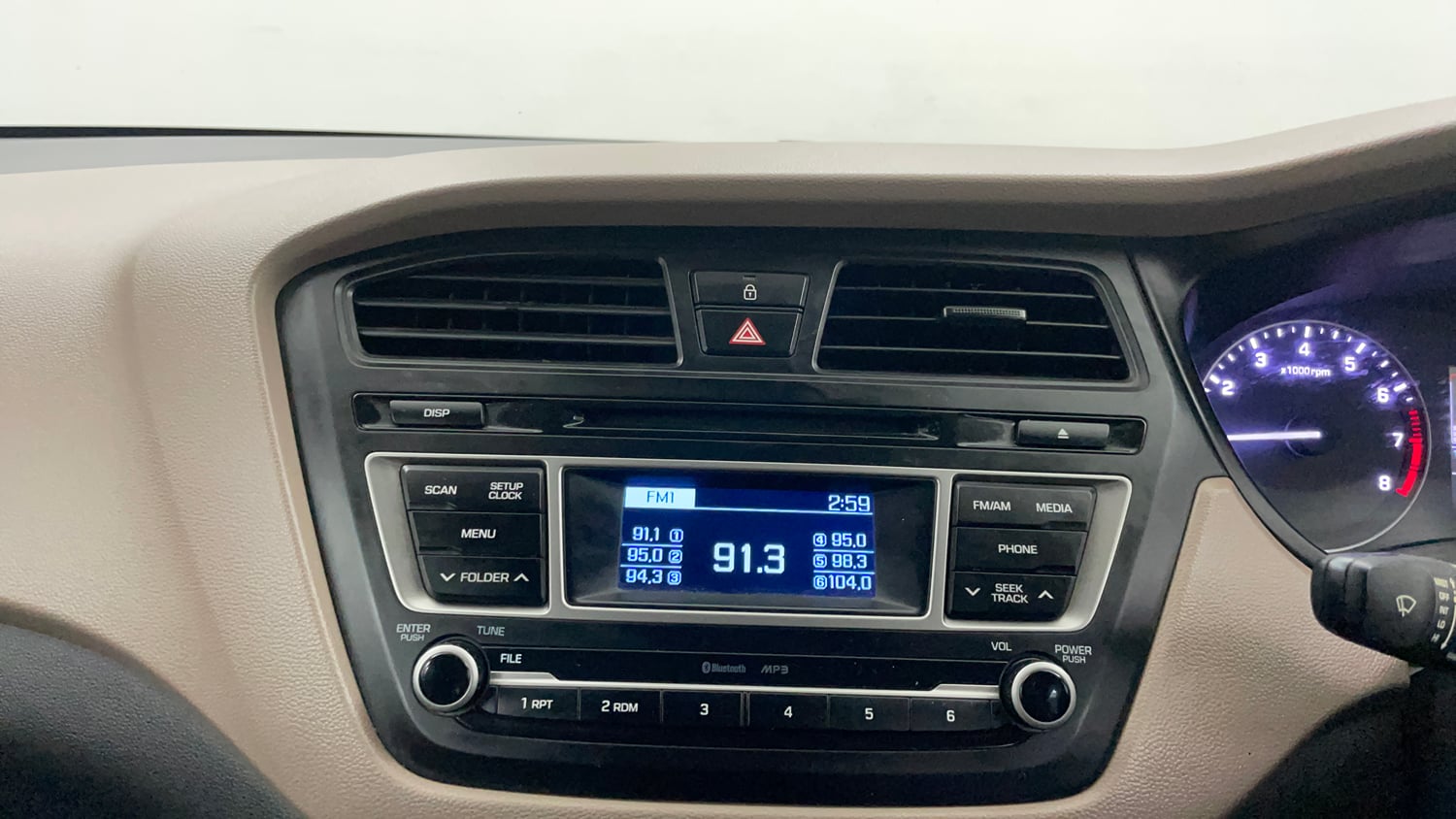 Used 2015 Hyundai Elite i20 Sportz 1.2 Petrol Manual interior MUSIC SYSTEM & AC CONTROL VIEW