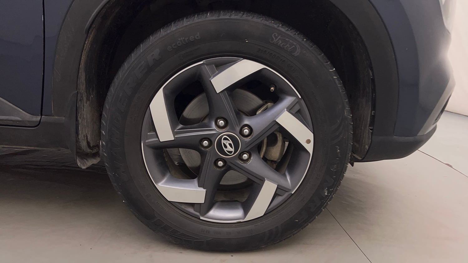 Used 2022 Hyundai Venue SX 1.5 CRDi Diesel Manual tyres RIGHT FRONT TYRE RIM VIEW