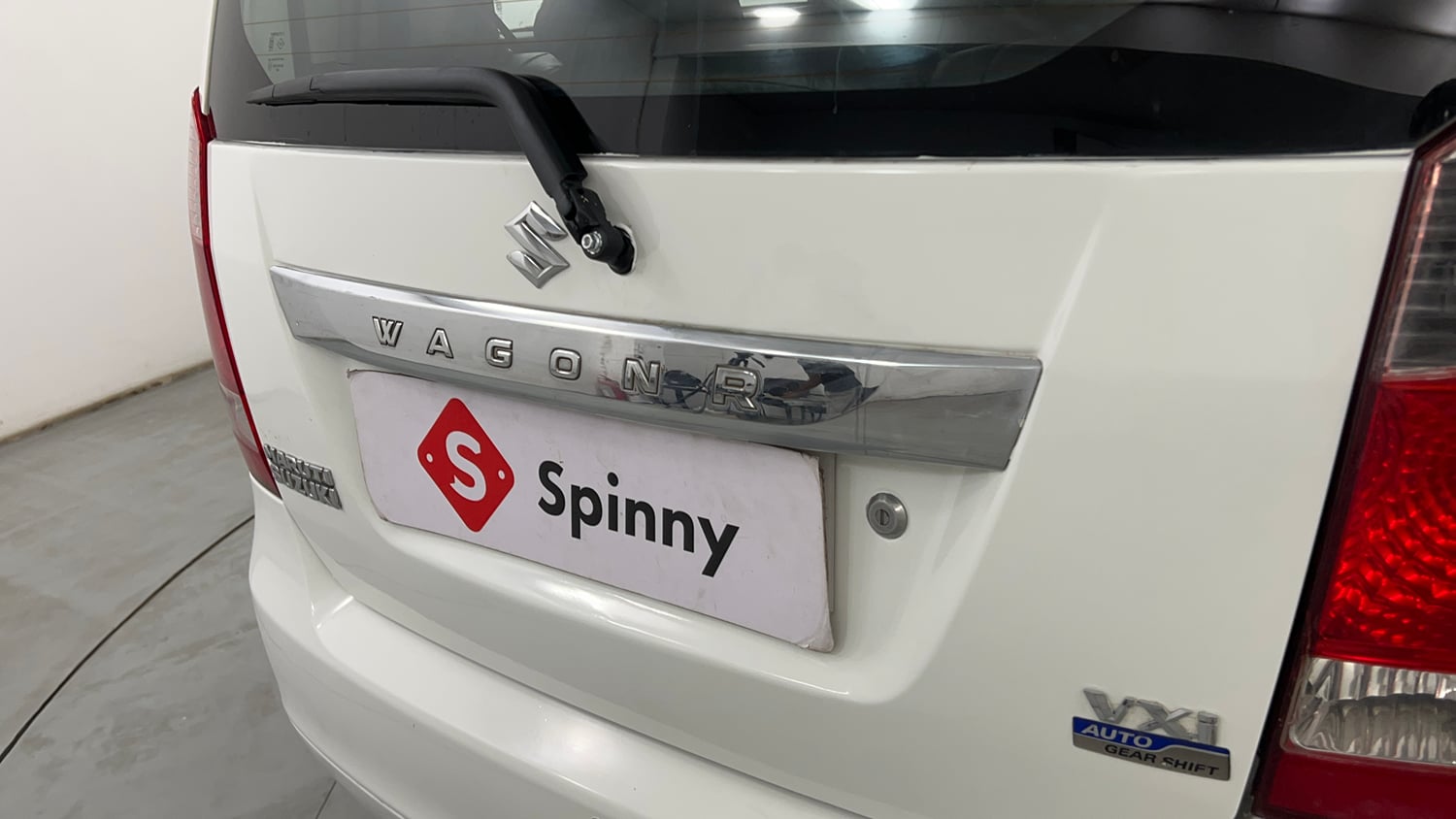 Used 2016 Maruti Suzuki Wagon R 1.0 VXI AMT Petrol Automatic dents MINOR SCRATCH