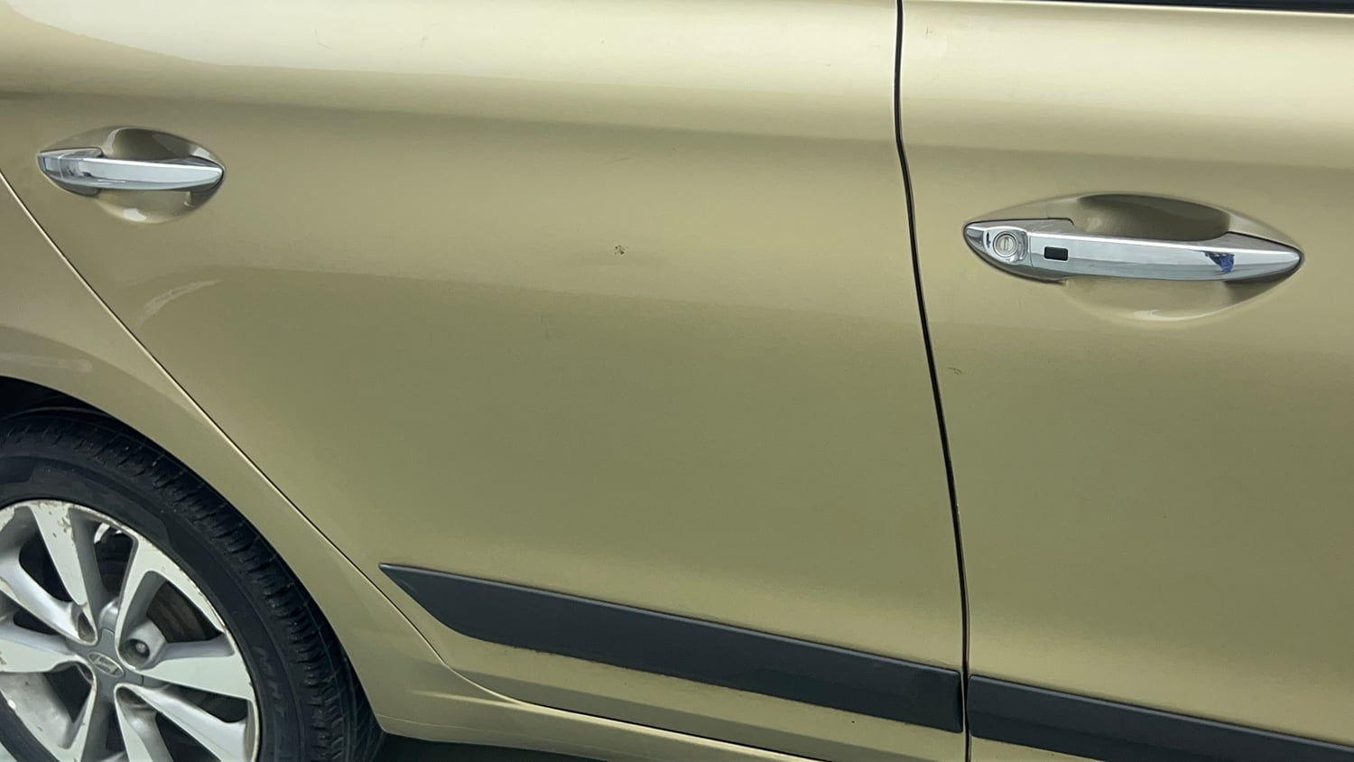 Used 2015 Hyundai Elite i20 Asta 1.2 Petrol Manual dents MINOR SCRATCH