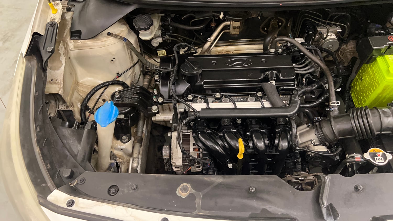 Used 2017 Hyundai Elite i20 Asta 1.2 Dual Tone Petrol Manual engine ENGINE RIGHT SIDE VIEW
