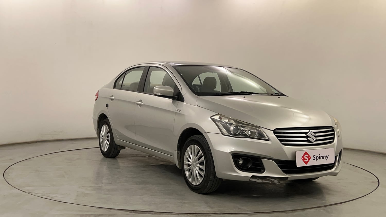 Used 2015 Maruti Suzuki Ciaz VXi+ Petrol Manual exterior RIGHT FRONT CORNER VIEW