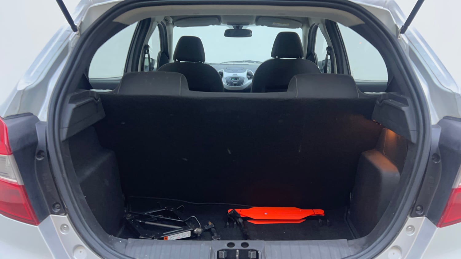 Used 2017 Ford Figo Titanium 1.2 Ti-VCT Petrol Manual interior DICKY INSIDE VIEW