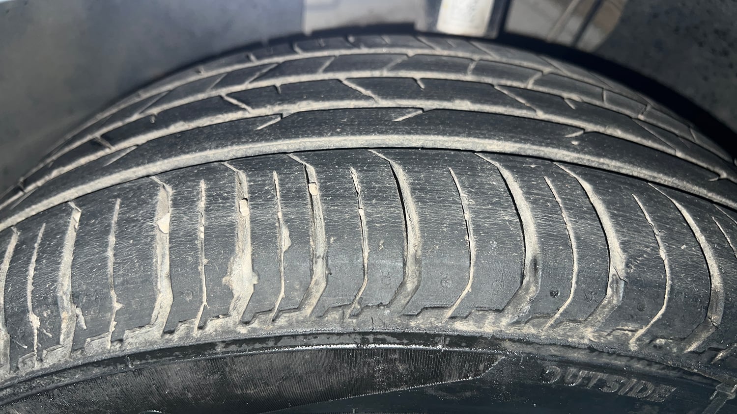 Used 2025 Volkswagen Virtus Topline 1.0 TSI AT Petrol Automatic tyres LEFT FRONT TYRE TREAD VIEW