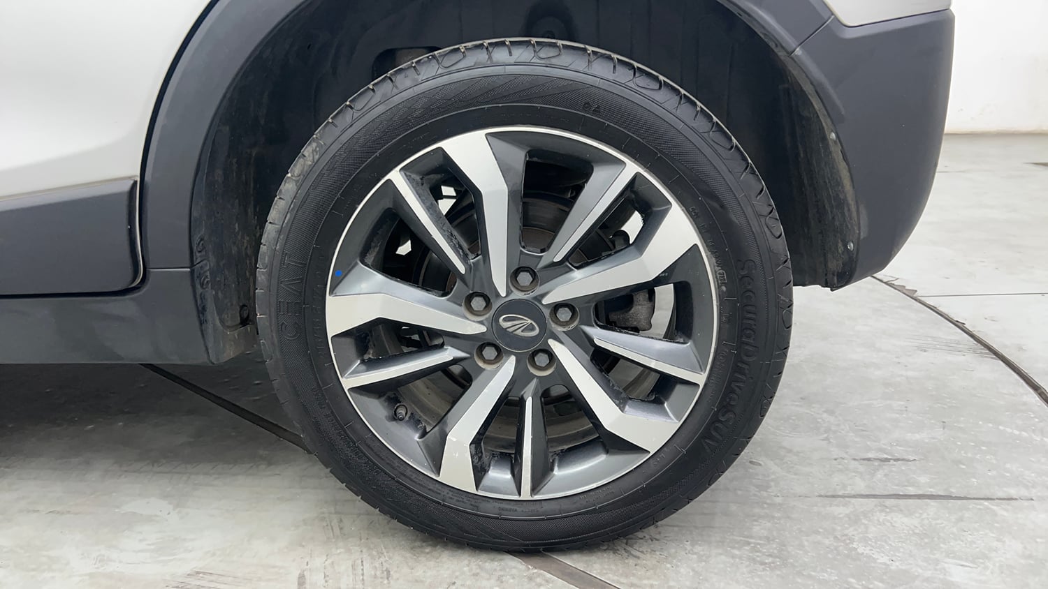 Used 2019 Mahindra XUV 300 1.2 W8 (O) Petrol Manual tyres LEFT REAR TYRE RIM VIEW