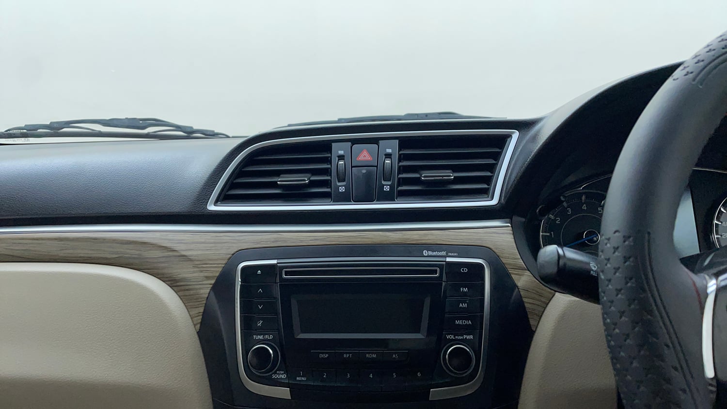 Used 2018 Maruti Suzuki Ciaz Zeta Hybrid 1.5 AT Petrol Automatic top_features Integrated (in-dash) music system