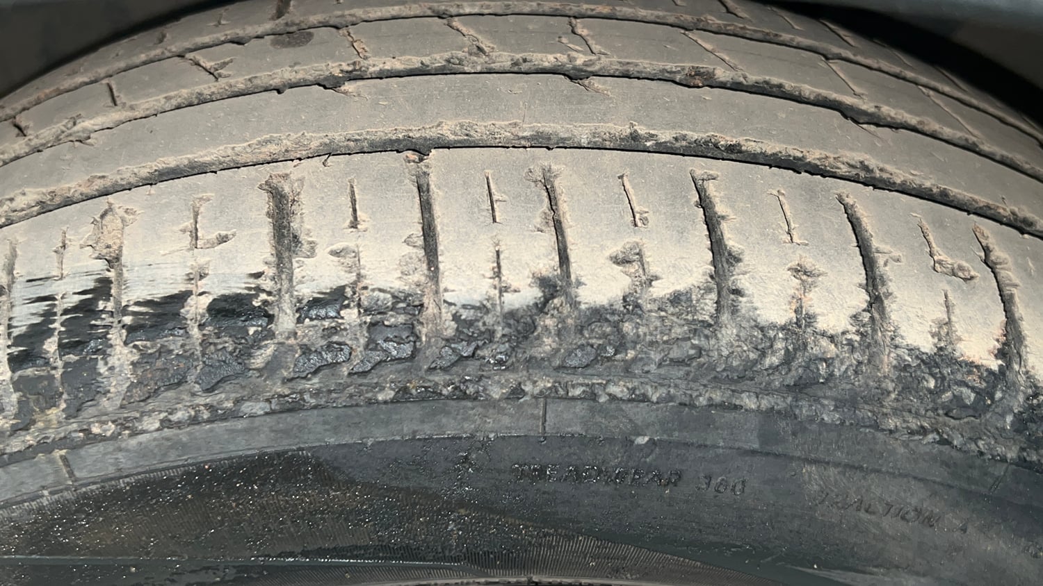 Used 2020 Renault Triber RXZ Petrol Manual tyres LEFT FRONT TYRE TREAD VIEW