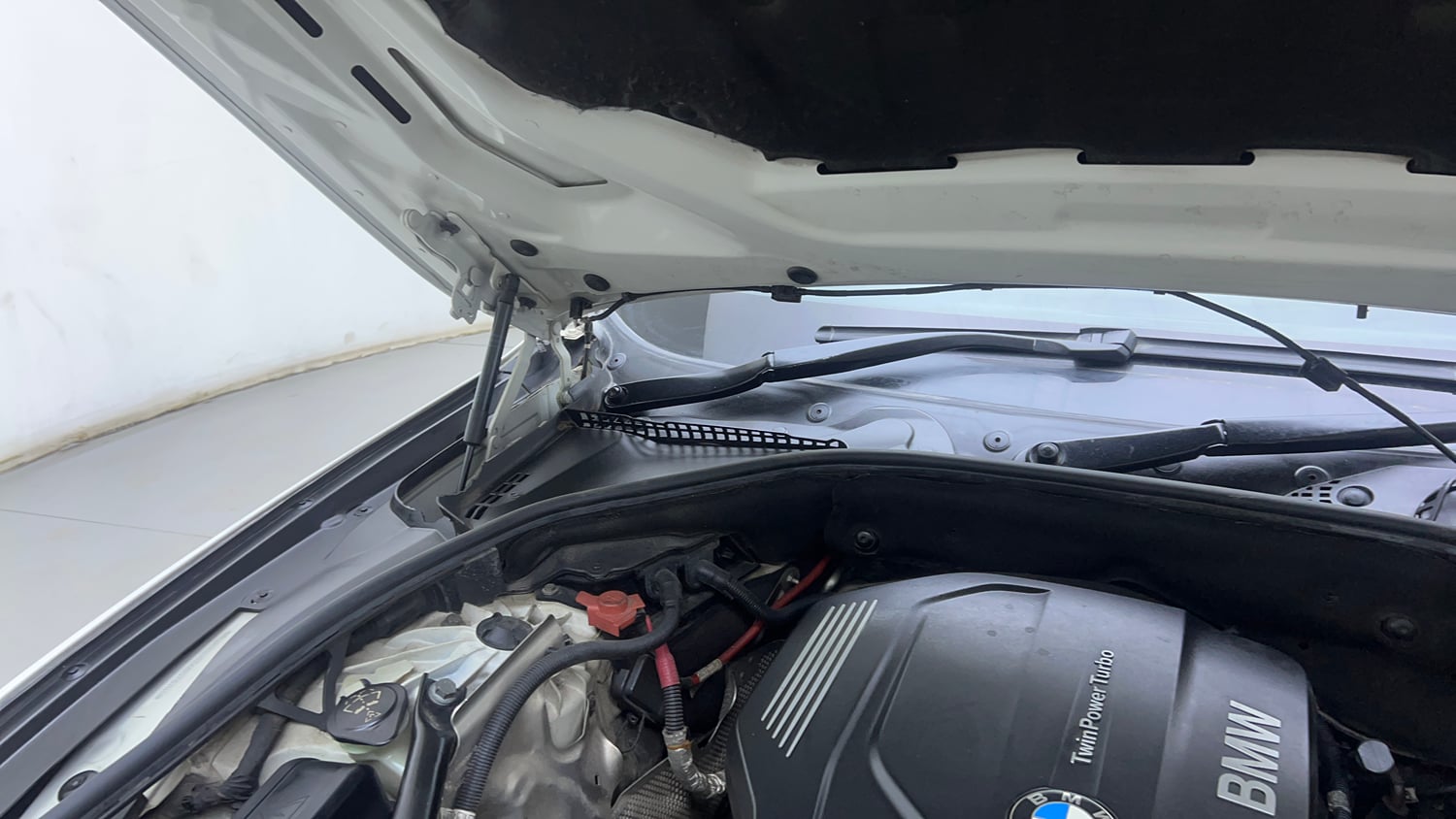 Used 2016 BMW 5 Series 520d Luxury Line Diesel Automatic engine ENGINE RIGHT SIDE HINGE & APRON VIEW