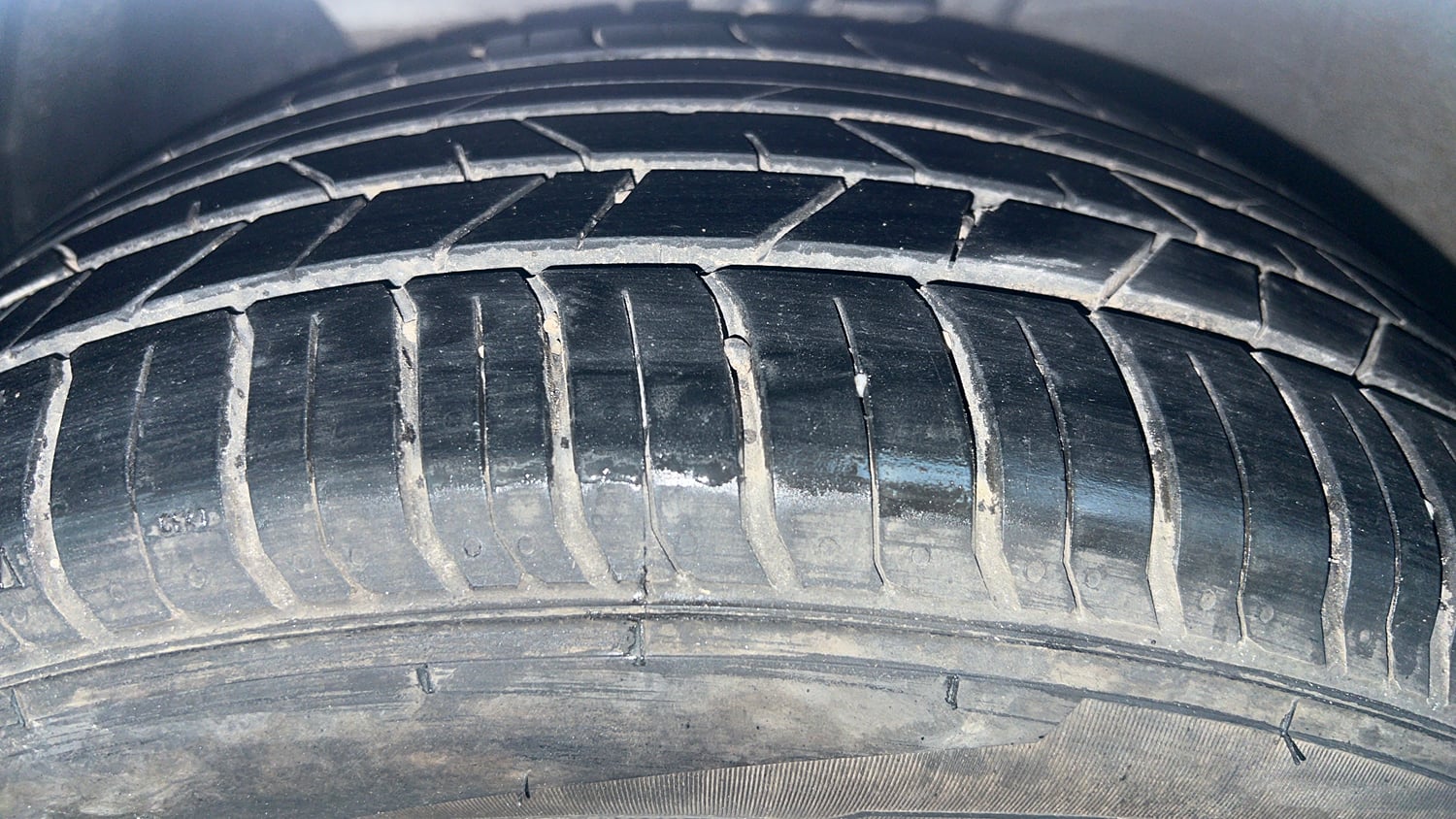 Used 2024 Hyundai i20 Sportz (O) 1.2 IVT Petrol Automatic tyres LEFT FRONT TYRE TREAD VIEW