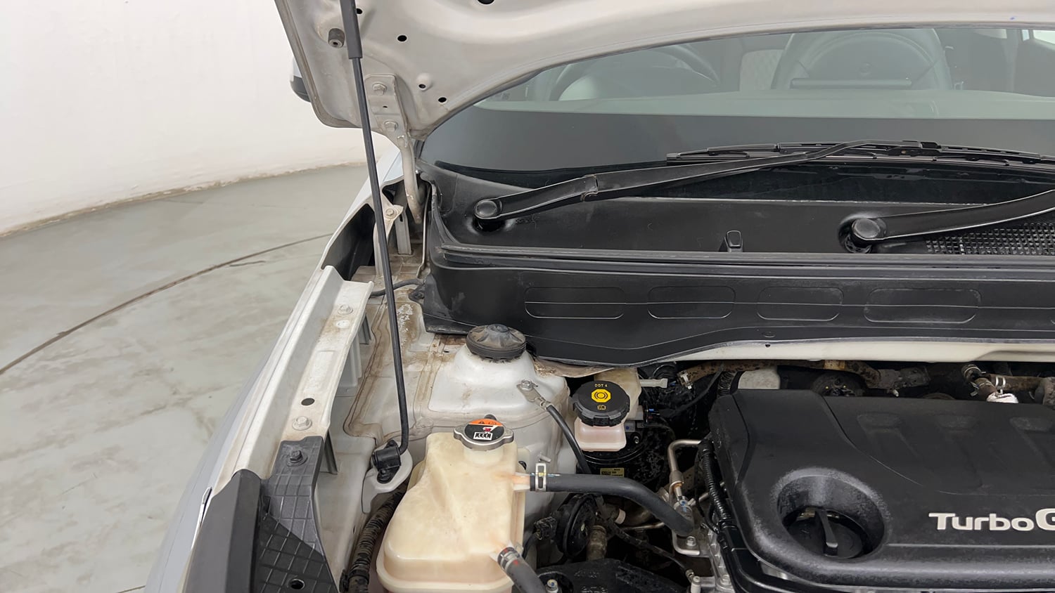 Used 2021 Hyundai Venue SX Plus 1.0 Turbo DCT Petrol Automatic engine ENGINE RIGHT SIDE HINGE & APRON VIEW
