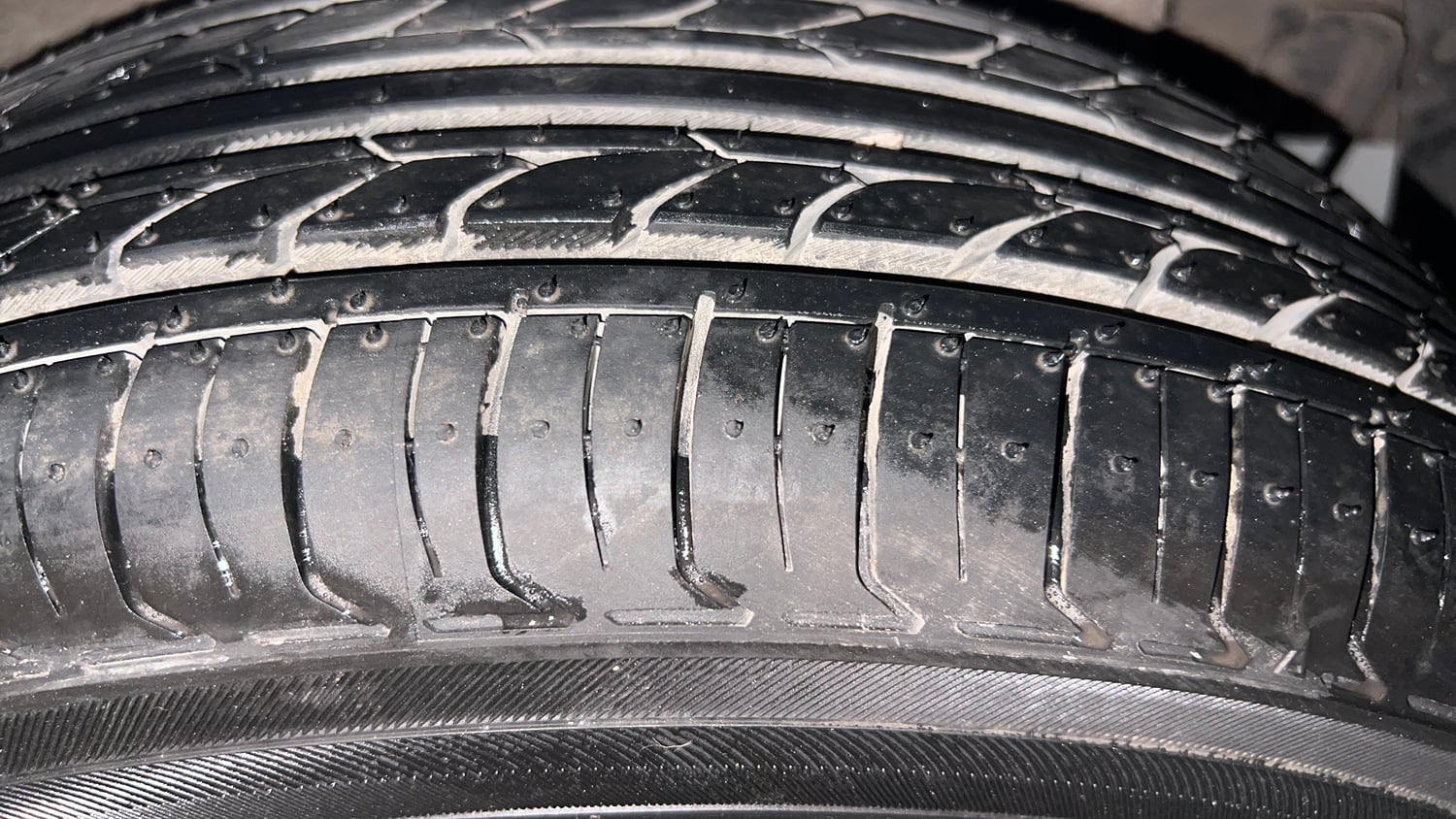 Used 2015 Hyundai Grand i10 Asta AT 1.2 Kappa VTVT Petrol Automatic tyres LEFT REAR TYRE TREAD VIEW
