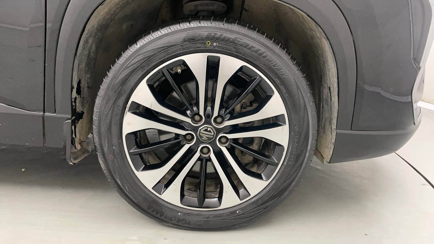 Used 2021 MG Motors Hector Plus Sharp 2.0 Diesel Turbo MT 6-STR Diesel Manual tyres RIGHT FRONT TYRE RIM VIEW