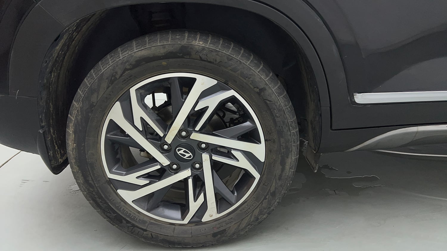 Used 2024 Hyundai Creta 1.5 MPi Petrol MT SX Petrol Manual tyres RIGHT REAR TYRE RIM VIEW