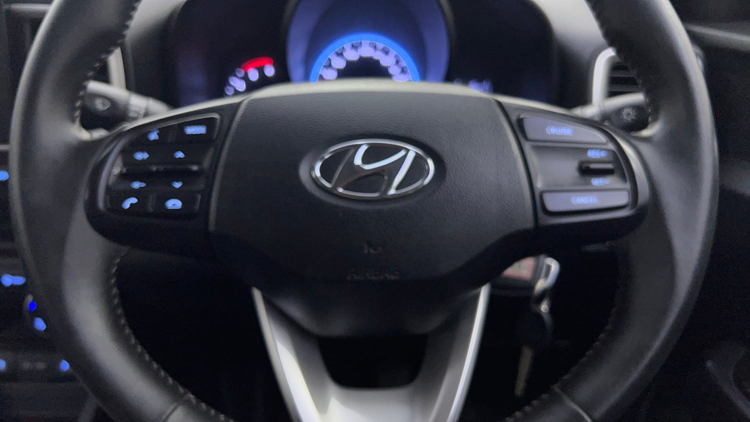 Used 2022 Hyundai Venue SX 1.5 CRDi Diesel Manual top_features Airbags