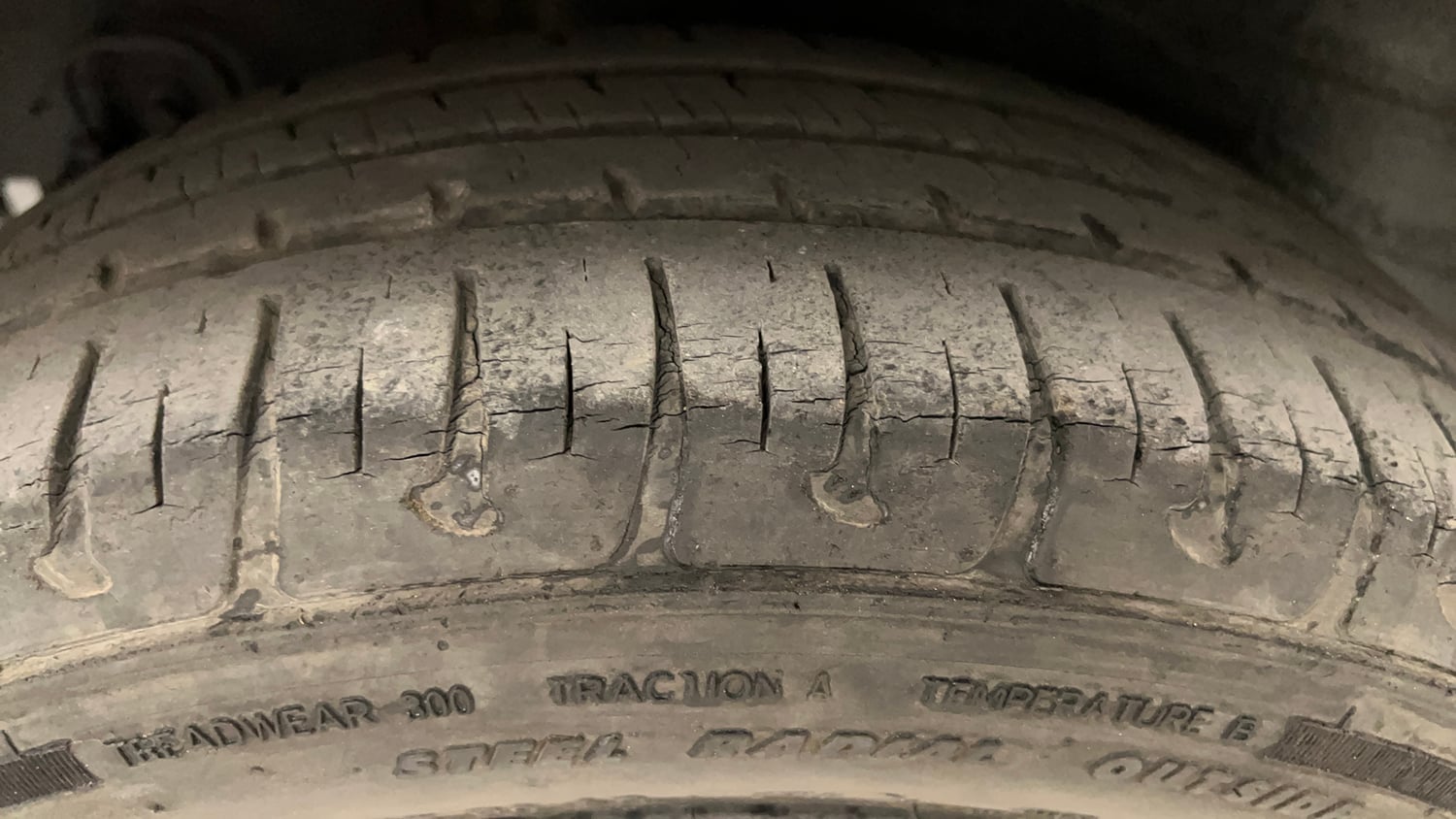 Used 2016 Hyundai Grand i10 Magna 1.2 Kappa VTVT Petrol Manual tyres RIGHT REAR TYRE TREAD VIEW