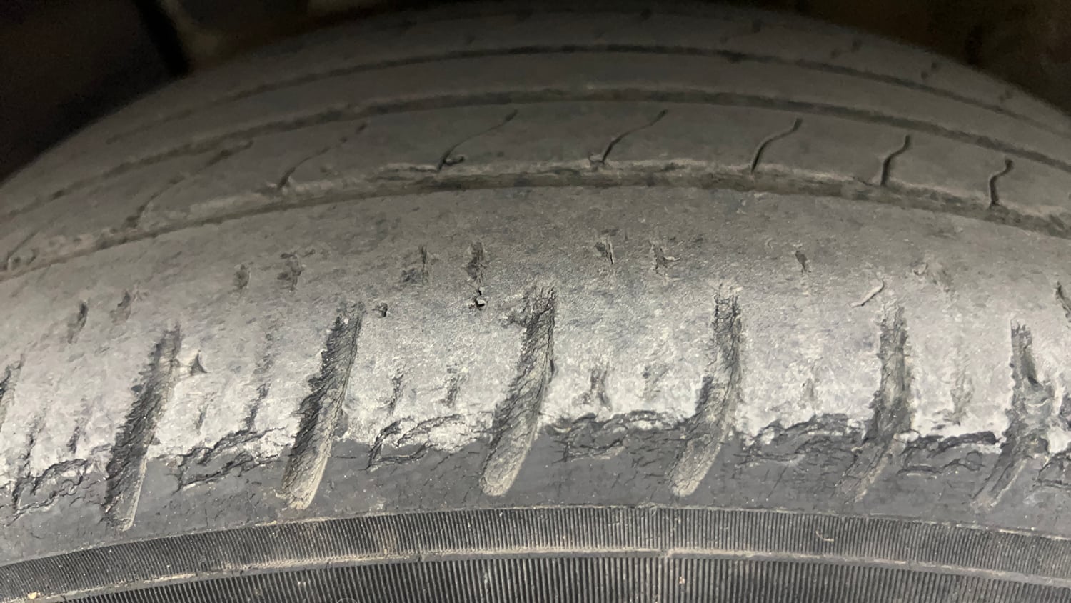 Used 2021 Hyundai Venue SX Plus 1.0 Turbo DCT Petrol Automatic tyres LEFT FRONT TYRE TREAD VIEW