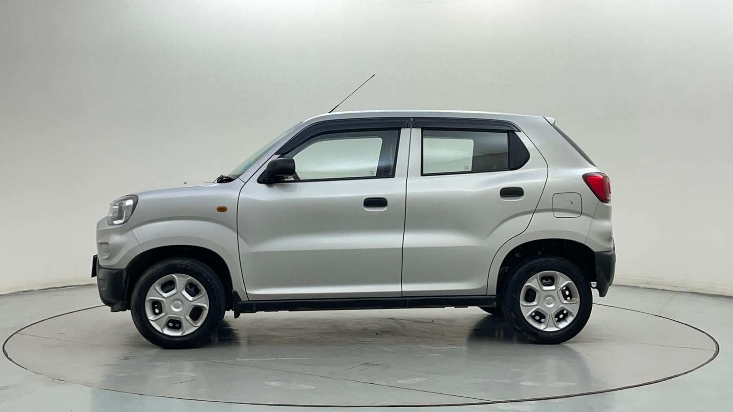 Used 2022 Maruti Suzuki S-Presso VXi (O) AMT Petrol Automatic exterior LEFT SIDE VIEW