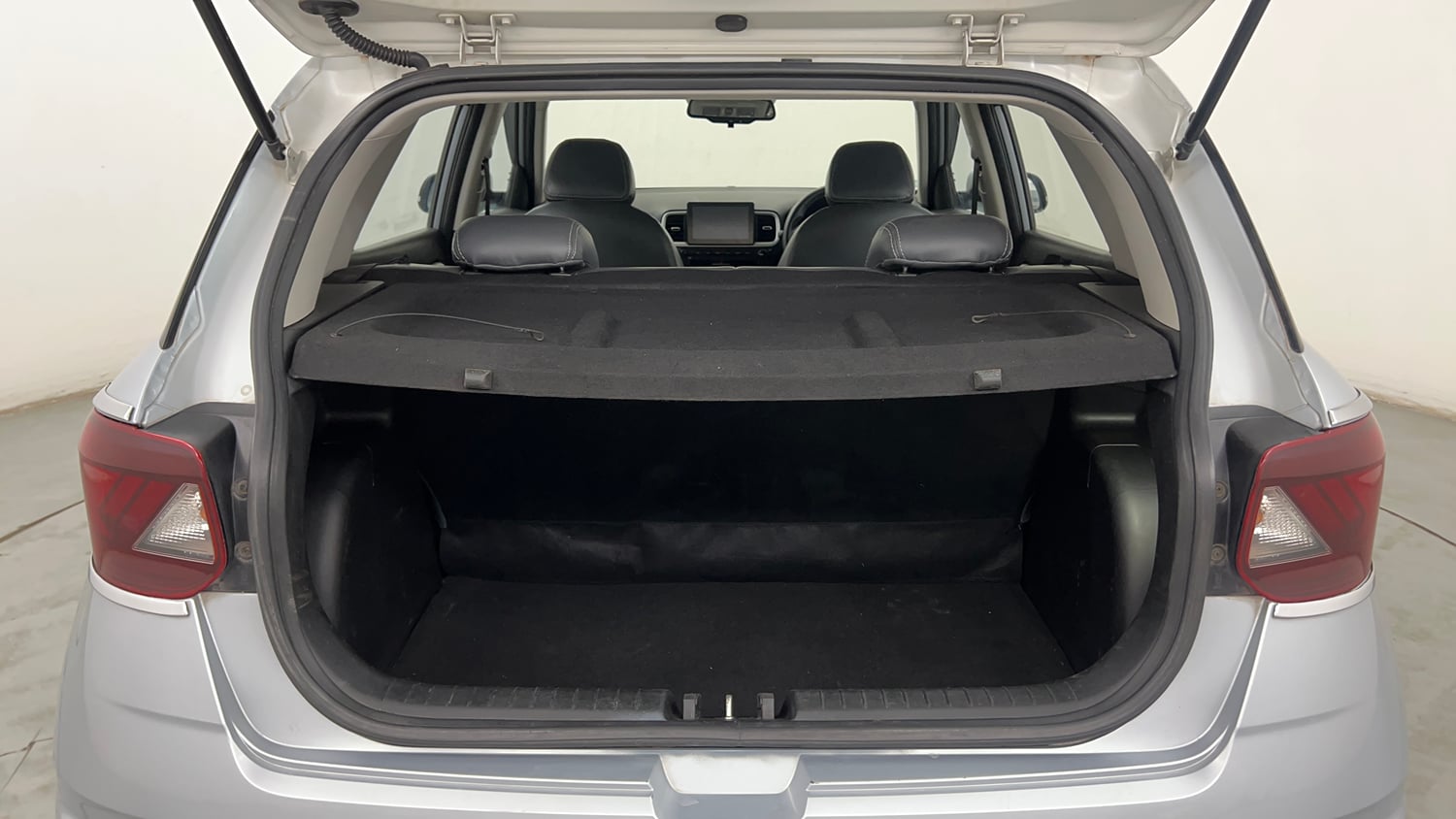 Used 2021 Hyundai Venue SX Plus 1.0 Turbo DCT Petrol Automatic interior DICKY INSIDE VIEW