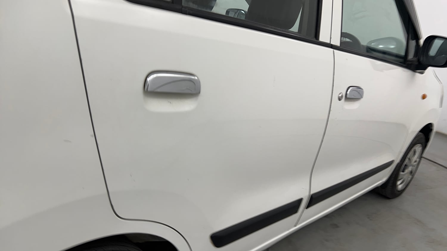 Used 2016 Maruti Suzuki Wagon R 1.0 VXI AMT Petrol Automatic dents MINOR DENT