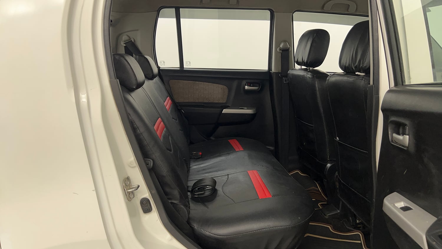 Used 2016 Maruti Suzuki Wagon R 1.0 VXI AMT Petrol Automatic interior RIGHT SIDE REAR DOOR CABIN VIEW