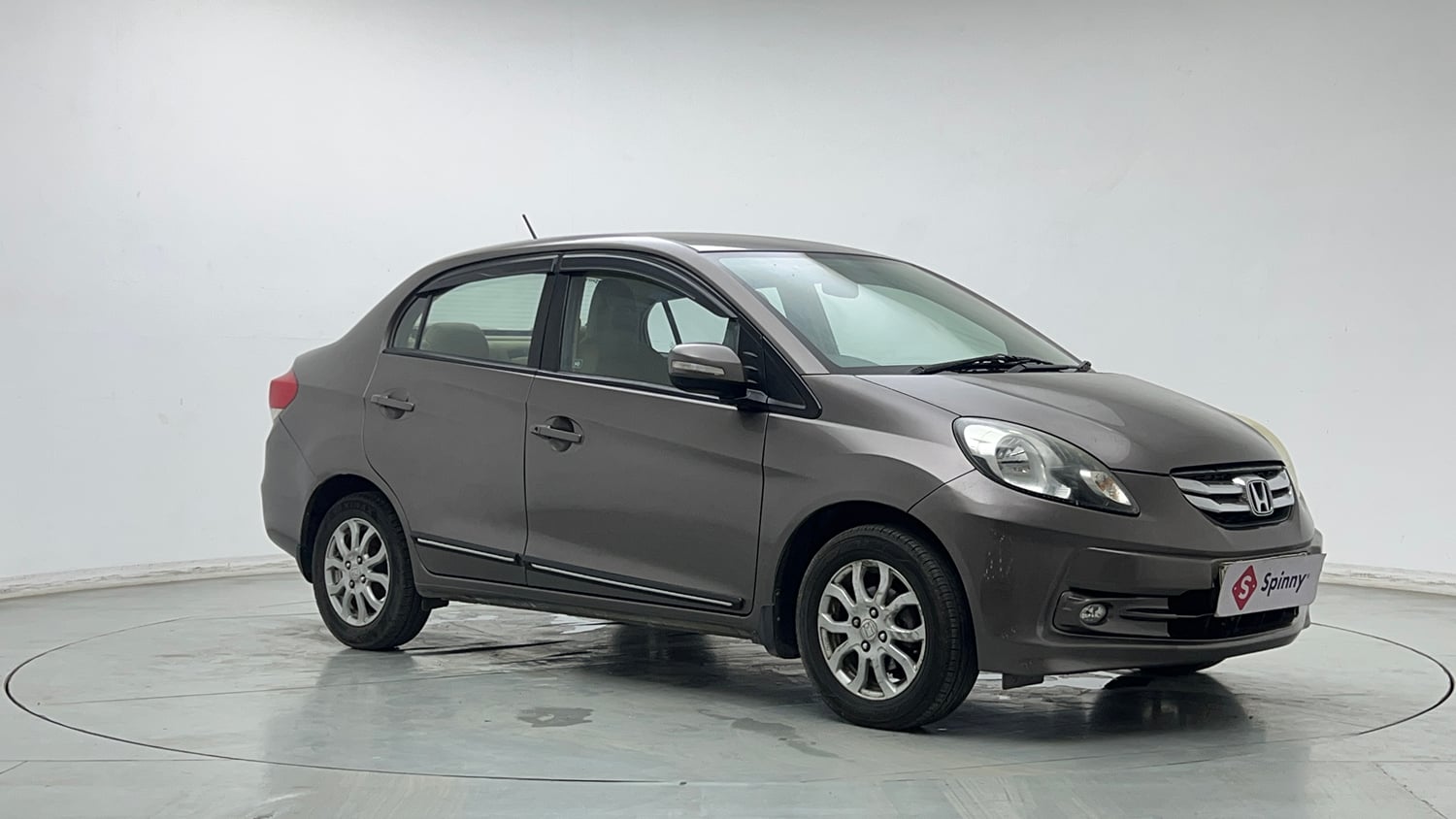 Used 2014 Honda Amaze 1.2 VX AT i-VTEC Petrol Automatic exterior RIGHT FRONT CORNER VIEW