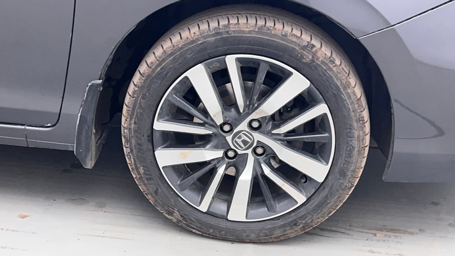 Used 2021 Honda City ZX Petrol Petrol Manual tyres RIGHT FRONT TYRE RIM VIEW