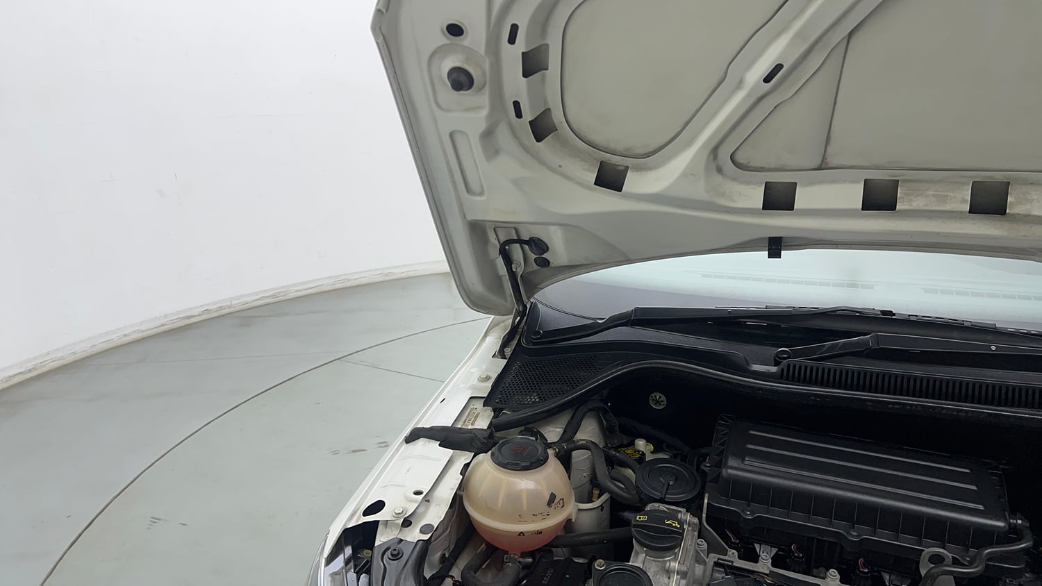 Used 2019 Skoda Rapid Ambition 1.6 MPI Petrol Manual engine ENGINE RIGHT SIDE HINGE & APRON VIEW